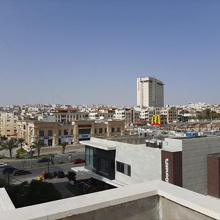 Furnished Apartments Near Mcdonald'S Al-Madina Al-Monawara St Amman Exterior foto