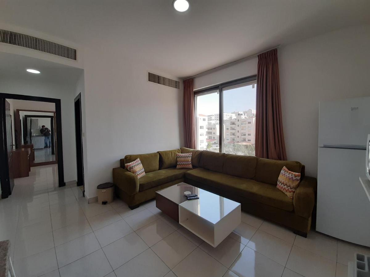 Furnished Apartments Near Mcdonald'S Al-Madina Al-Monawara St Amman Exterior foto