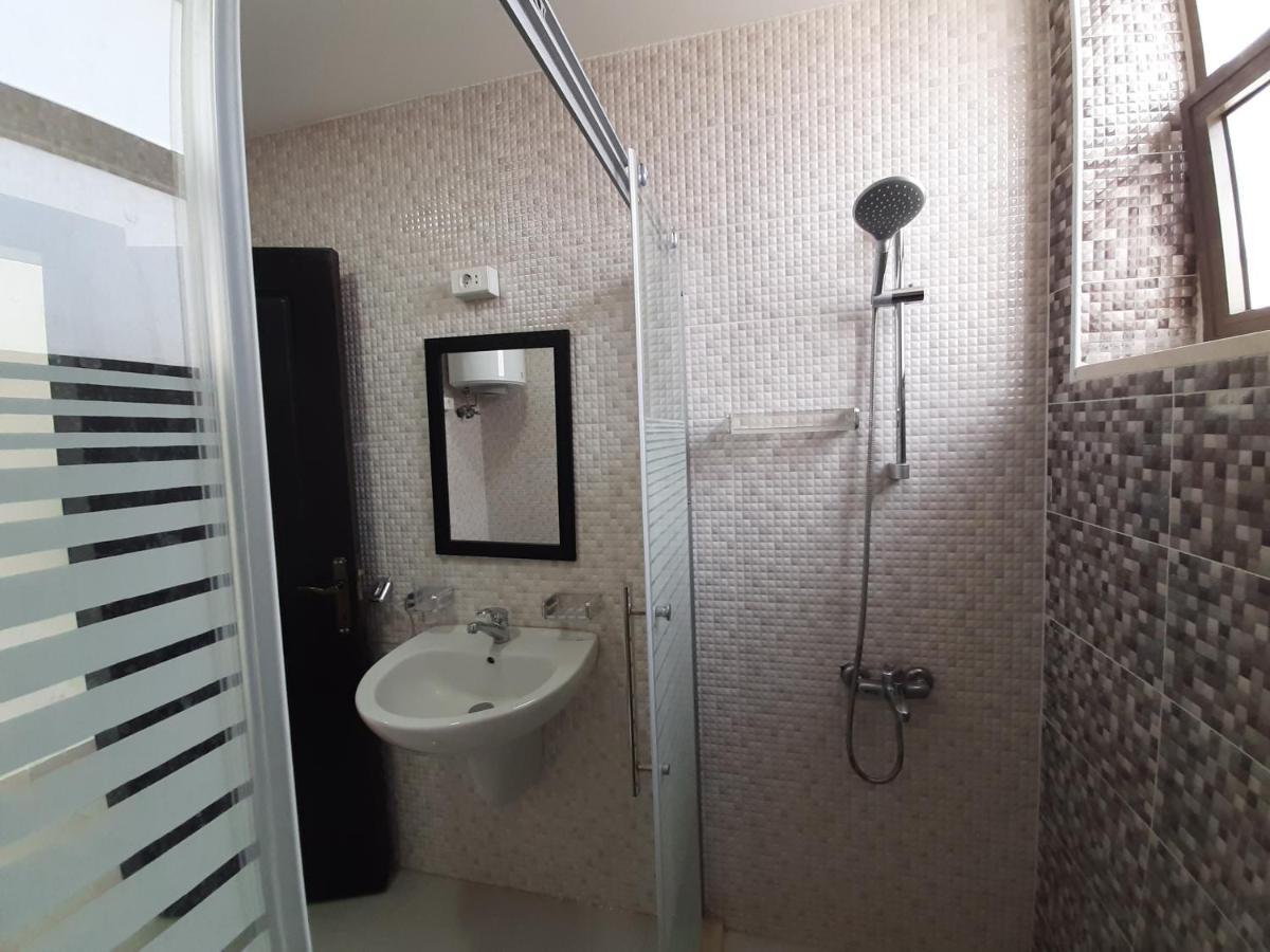 Furnished Apartments Near Mcdonald'S Al-Madina Al-Monawara St Amman Exterior foto