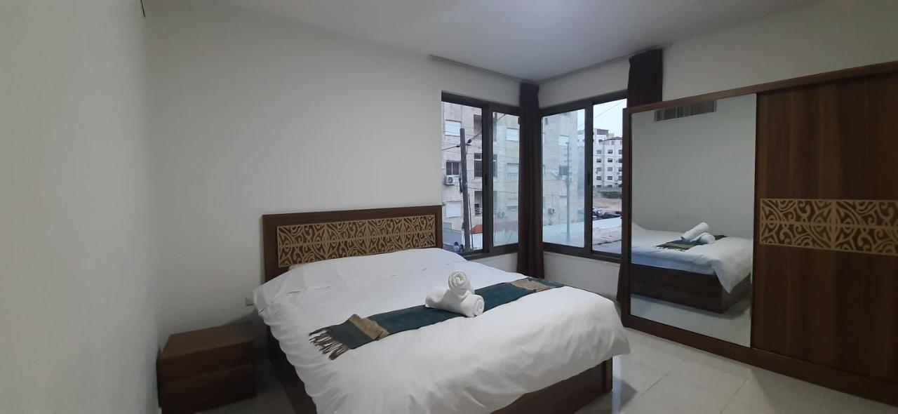 Furnished Apartments Near Mcdonald'S Al-Madina Al-Monawara St Amman Exterior foto
